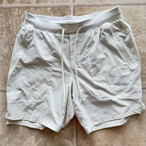 Lululemon Athletica Men's License to Train Bone White Athletic Shorts Large